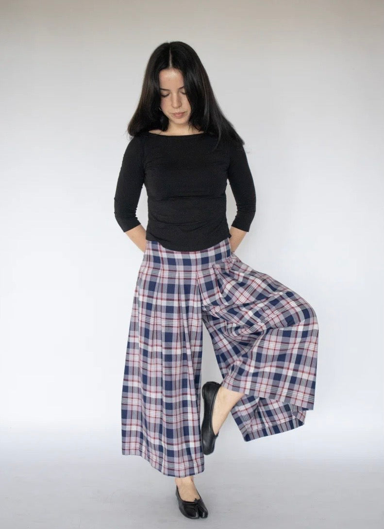Obelia's Frenchie 3/4 Top - Black