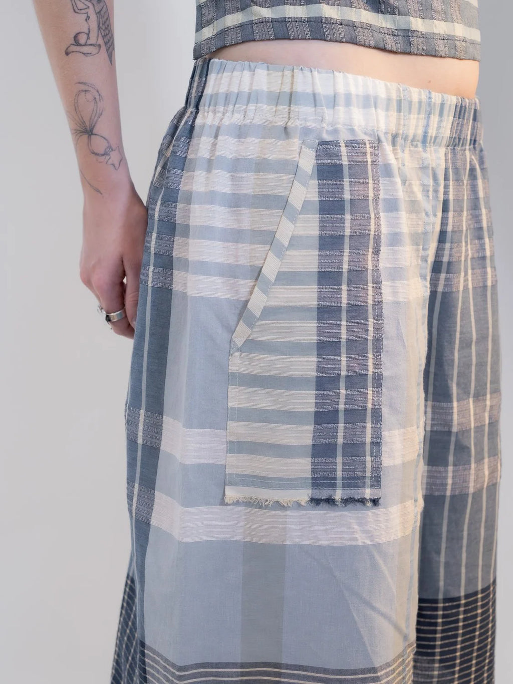 Mercury House Shorts in Sky (M)