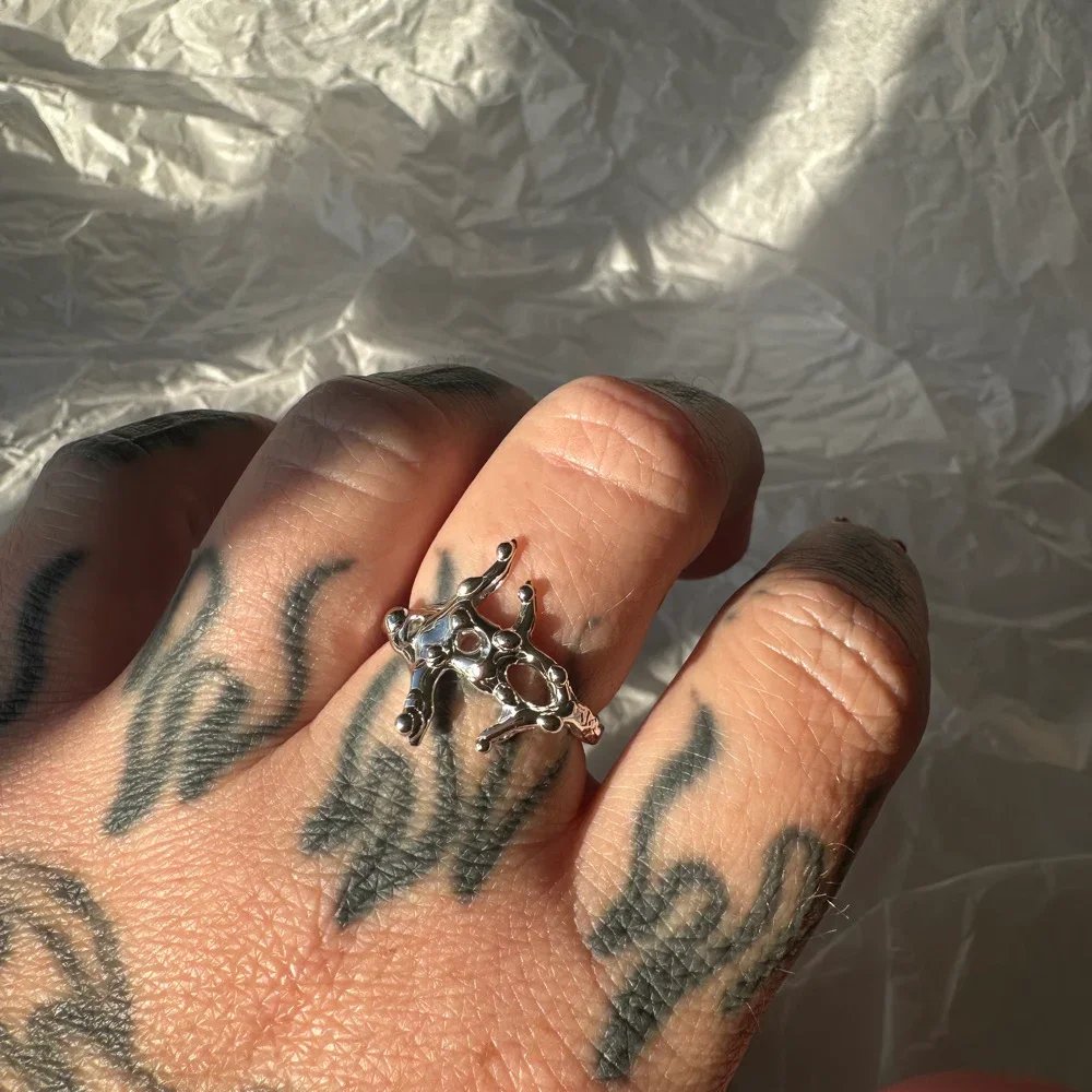 Venom Gemz Dewdrop Ring